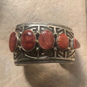 Spiny oyster multi-stone cuff